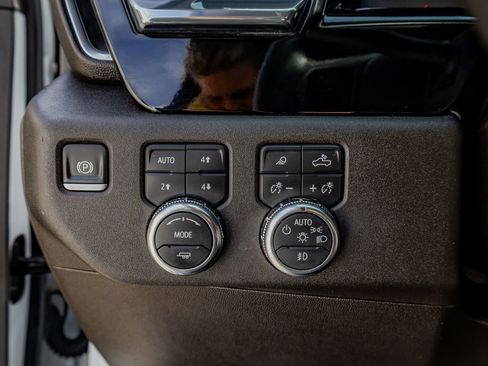 Used 2025 GMC Sierra 2500 SLT w/ SLT Convenience Package image 21