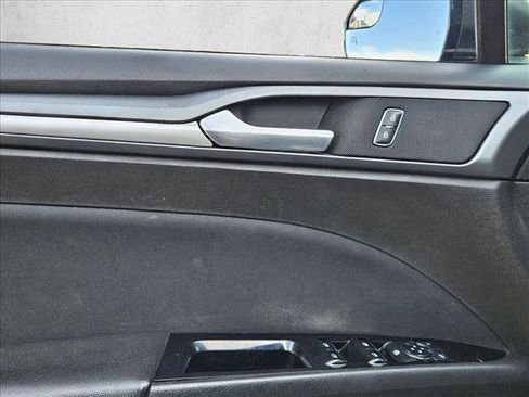 Used 2015 Ford Fusion SE image 10