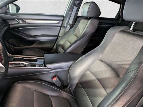Used 2018 Honda Accord Sport image 17