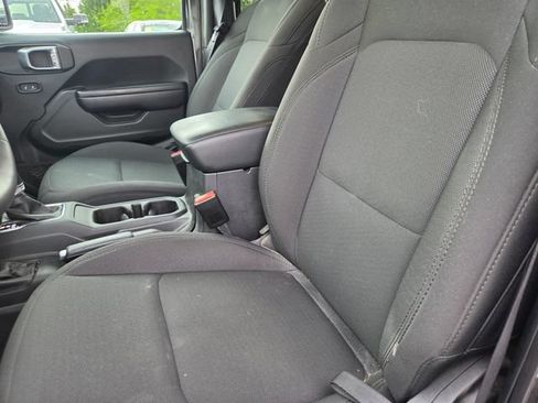 Used 2023 Jeep Gladiator Sport AWD/4WD image 3