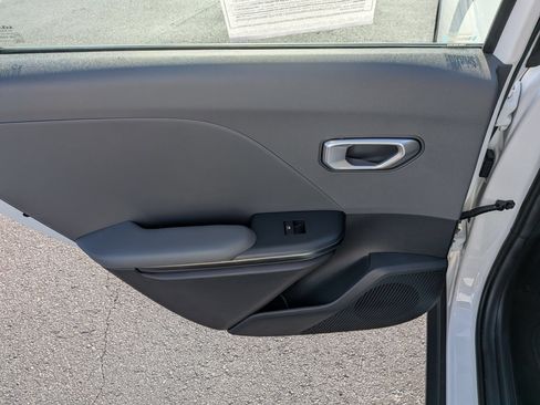 Used 2025 Kia K4 FWD image 25