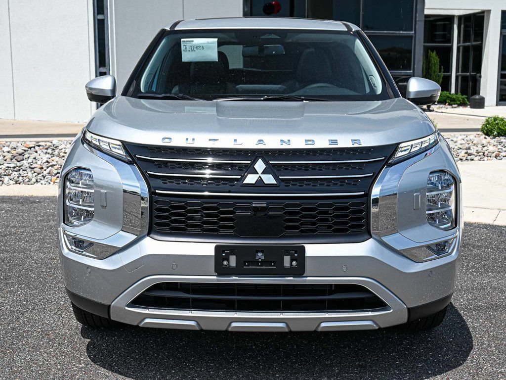 Used 2024 Mitsubishi Outlander SE AWD/4WD image 2