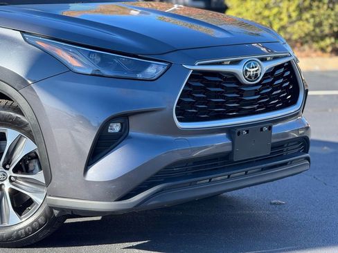 Used 2023 Toyota Highlander XLE image 6