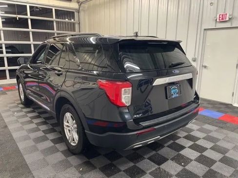 Used 2022 Ford Explorer XLT w/ Equipment Group 202A image 5