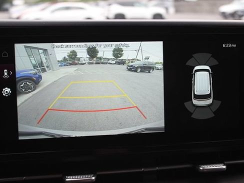 Used 2024 Kia Carnival EX FWD image 8