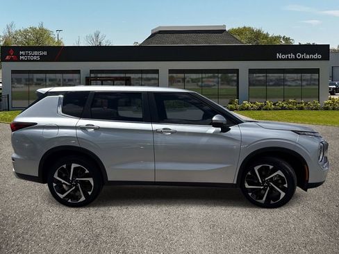 Used 2024 Mitsubishi Outlander SE image 6