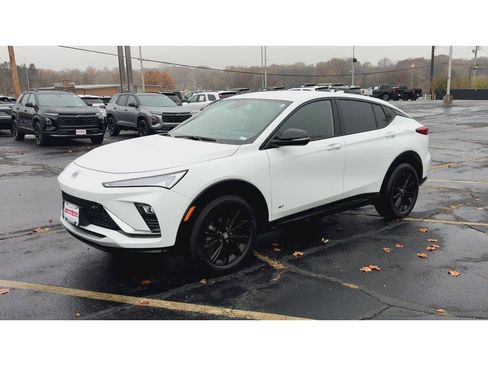 Certified 2025 Buick Envista Sport Touring image 4