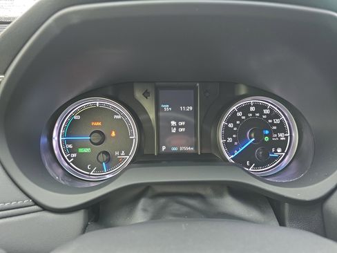 Used 2022 Toyota Venza LE image 19