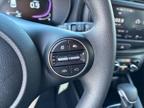 Certified 2025 Kia Soul LX image 24