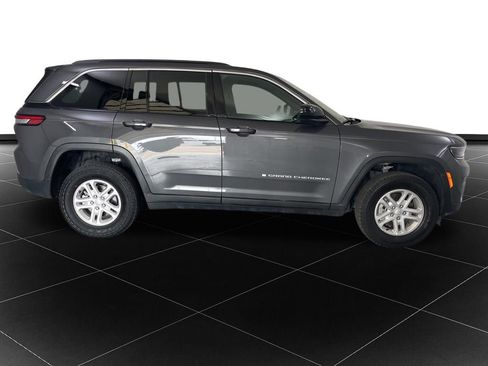 Used 2025 Jeep Grand Cherokee Laredo AWD/4WD image 6
