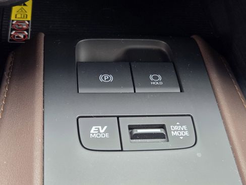 Used 2024 Toyota Venza XLE AWD/4WD image 22