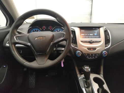 Used 2017 Chevrolet Cruze LS FWD image 22