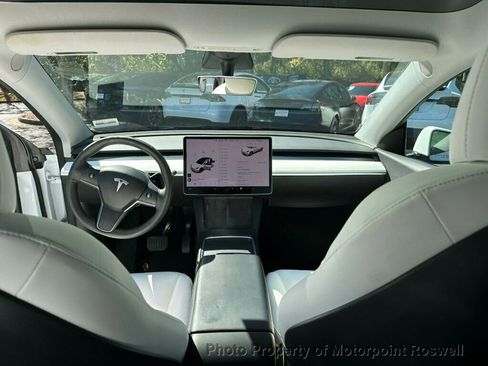 Used 2021 Tesla Model Y Long Range image 19