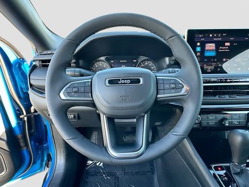 Used 2026 Jeep Compass Latitude image 11