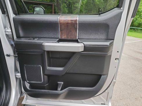 Used 2017 Ford F150 Platinum w/ Equipment Group 701A Luxury image 42