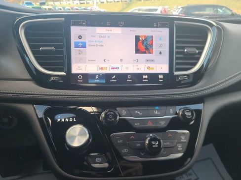 New 2026 Chrysler Pacifica Select image 14