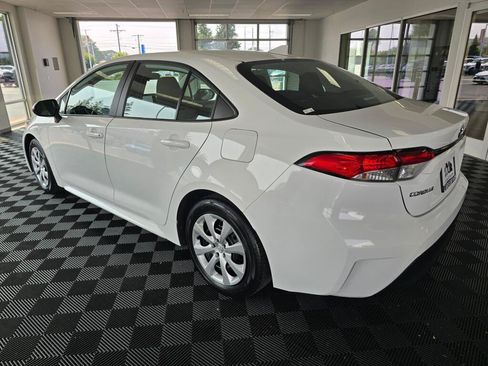 Used 2024 Toyota Corolla LE FWD image 5