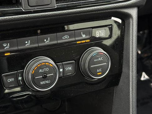 Used 2024 Volkswagen Taos SE image 29