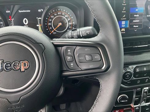 Used 2025 Jeep Wrangler Unlimited Sport AWD/4WD image 24
