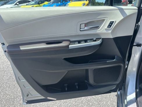Used 2021 Toyota Sienna Platinum image 27