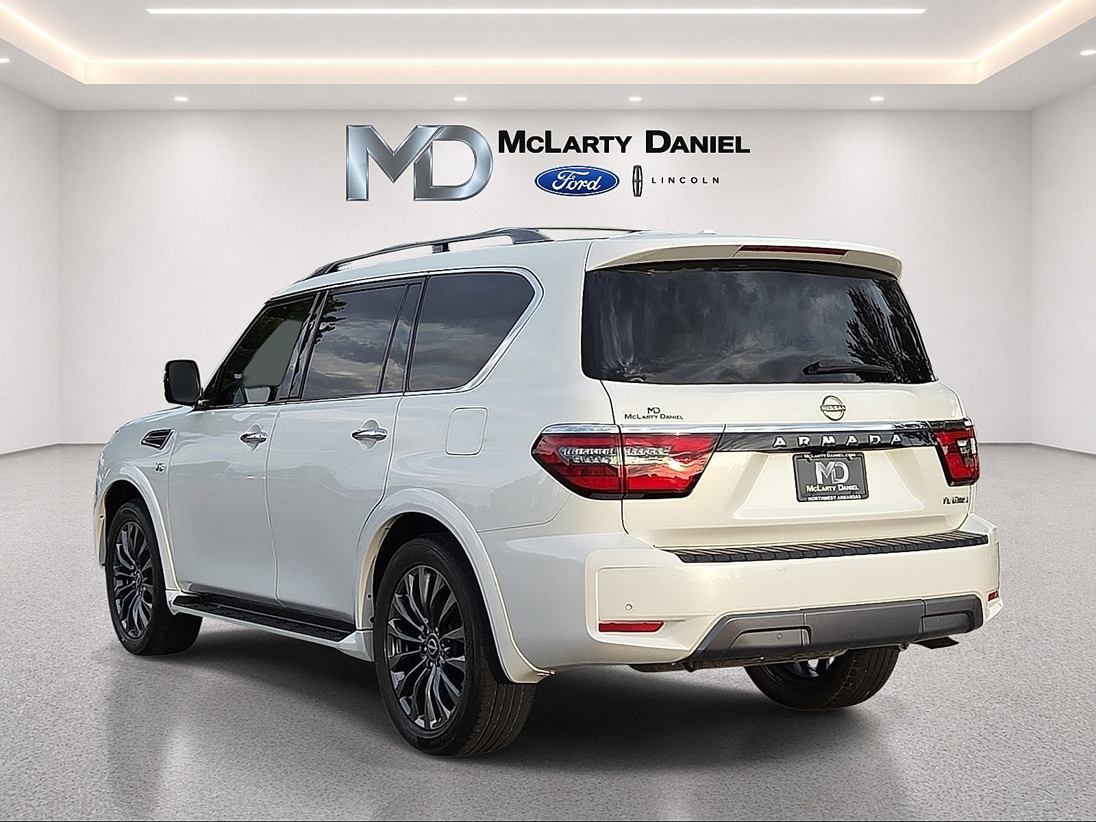 Used 2022 Nissan Armada Platinum w/ Captain's Chairs Package AWD/4WD image 4