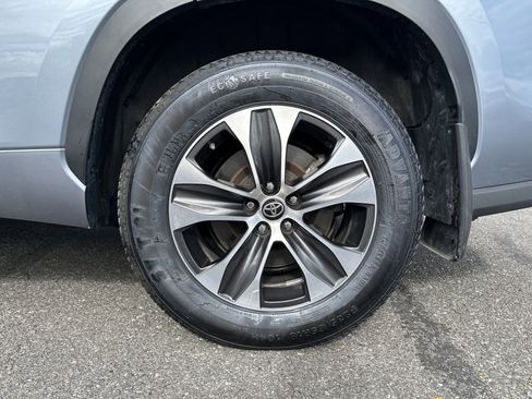 Used 2022 Toyota Highlander XLE image 35