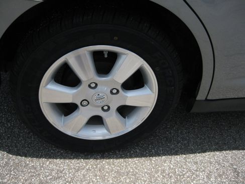 Used 2012 Nissan Versa 1.8 S w/ Special Edition Pkg FWD image 9