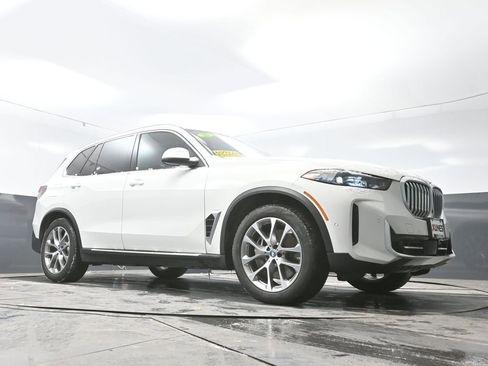 Used 2025 BMW X5 xDrive50e AWD/4WD image 45