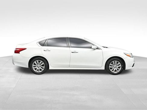 Used 2017 Nissan Altima 2.5 S w/ Power Driver Seat Package FWD image 6