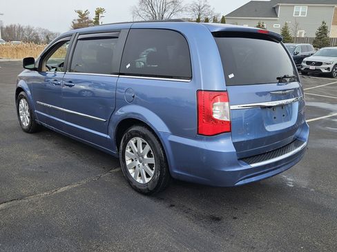 Used 2011 Chrysler Town & Country Touring-L w/ Driver Convenience Group image 6