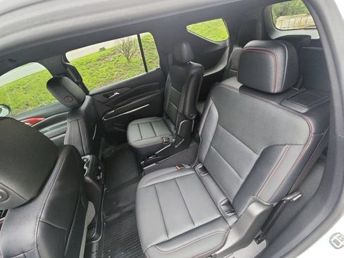 Used 2026 Chevrolet Traverse Z71 w/ LPO, Floor Liner Package AWD/4WD image 37