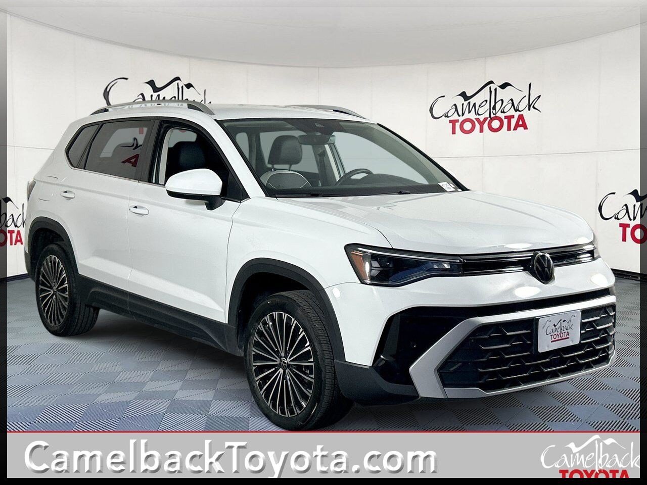 Used 2026 Volkswagen Taos SE FWD image 1