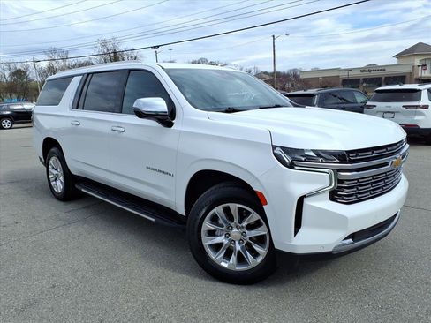 Used 2023 Chevrolet Suburban Premier image 2