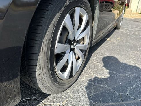 Used 2022 Honda Civic LX image 8