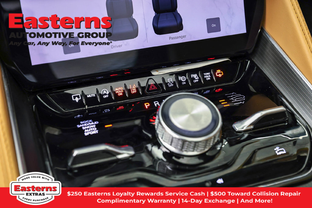 Used 2025 Jeep Grand Wagoneer Series III w/ Rear Seat Video Group 1 AWD/4WD image 13
