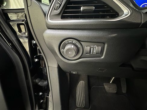 Used 2026 Chrysler Pacifica Limited w/ S Appearance Package FWD image 24