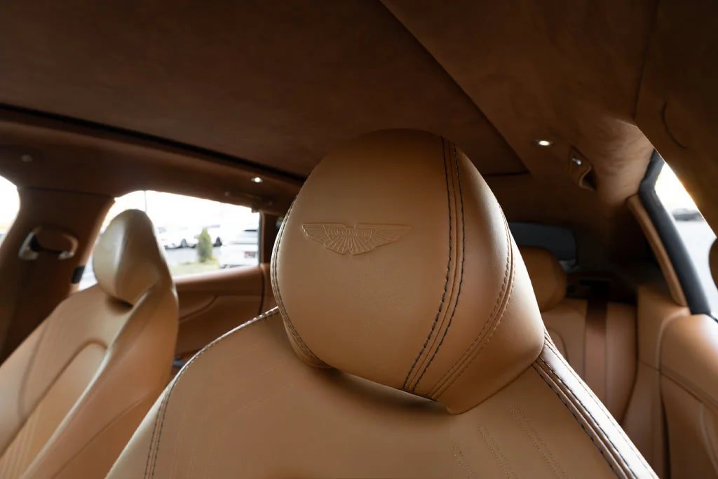 Used 2022 Aston Martin DBX AWD/4WD image 32