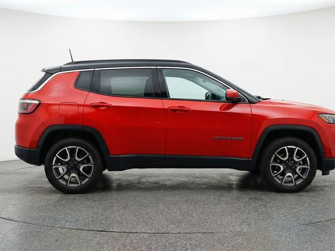 Used 2025 Jeep Compass Trailhawk image 11