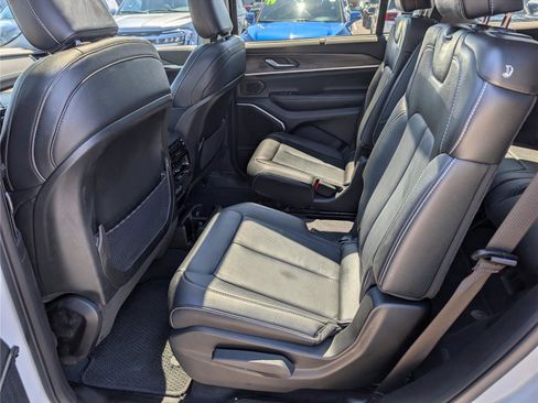 Used 2023 Jeep Grand Cherokee L Limited w/ Luxury Tech Group II image 16