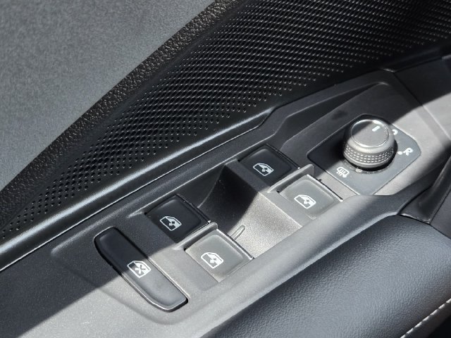Used 2026 Volkswagen Tiguan SE R-Line FWD image 30