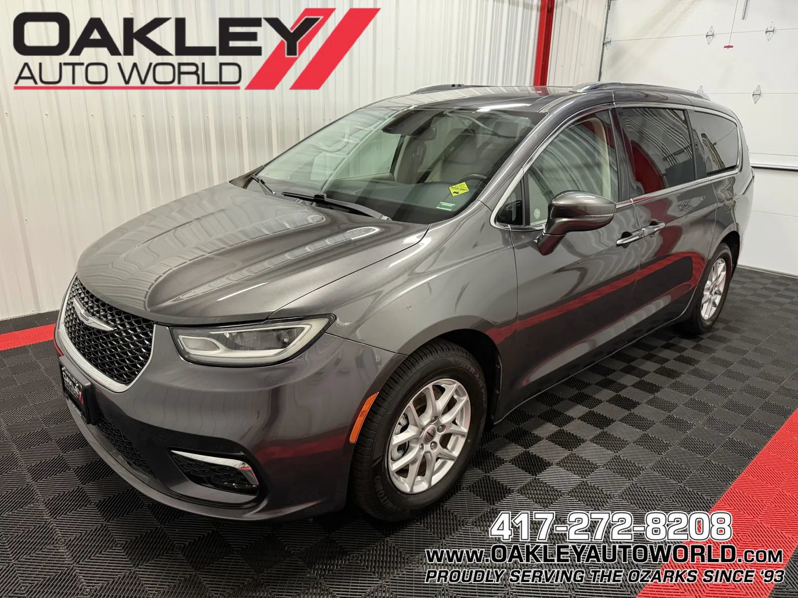 Used 2021 Chrysler Pacifica Touring-L FWD image 1