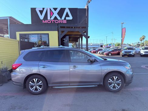Used 2019 Nissan Pathfinder SV w/ Cargo Package FWD image 4