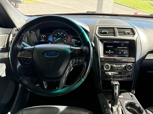 Used 2016 Ford Explorer XLT w/ Equipment Group 202A AWD/4WD image 10