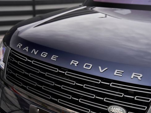 Used 2023 Land Rover Range Rover Long Wheelbase SE image 6