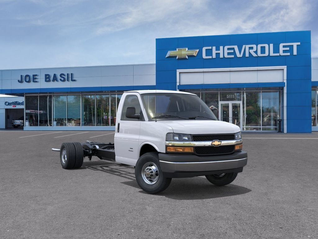 New 2026 Chevrolet Express 4500 w/ Power Convenience Package RWD image 1