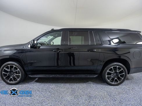 Used 2024 Chevrolet Suburban RST w/ Luxury Package AWD/4WD image 4
