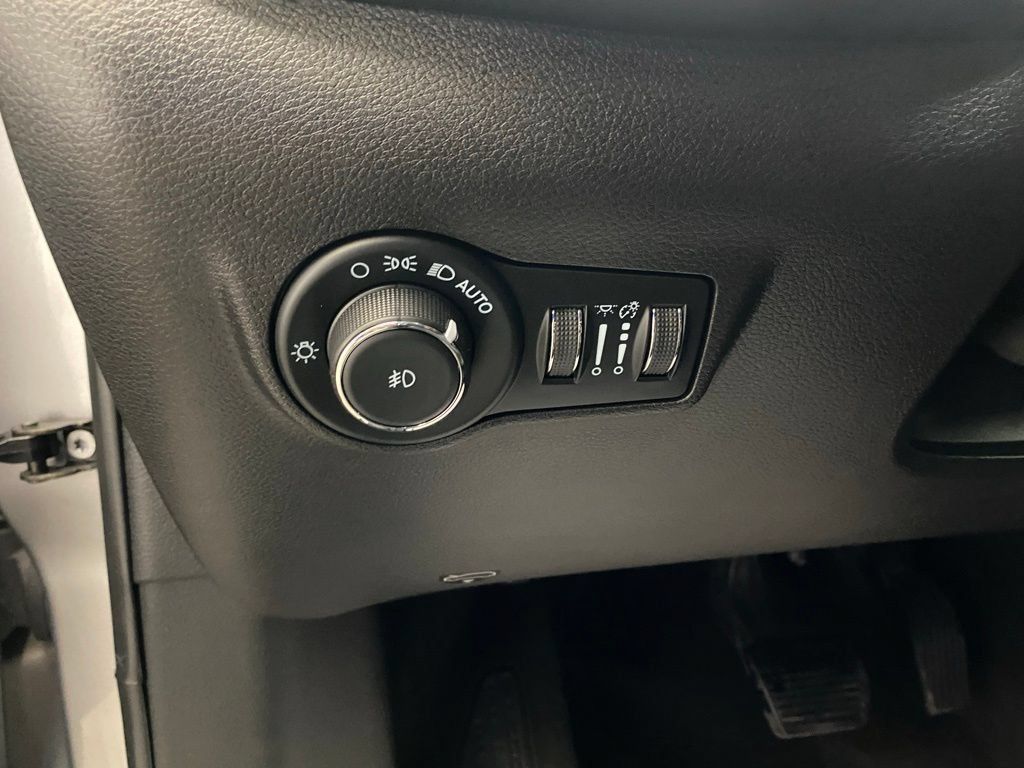 Used 2023 Jeep Compass Trailhawk AWD/4WD image 28