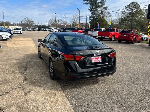 Used 2024 Nissan Altima 2.5 SV image 8