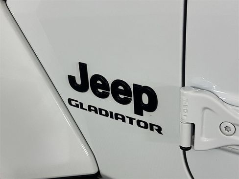 Used 2022 Jeep Gladiator Willys image 28
