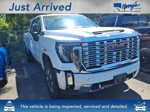Used 2024 GMC Sierra 2500 Denali w/ Denali Reserve Package AWD/4WD image 2